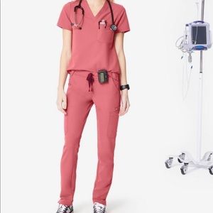 Small Quartz Figs scrub set